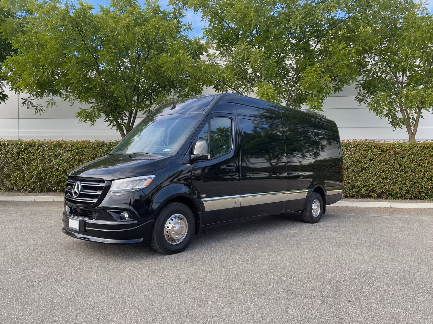 San Diego Airport Shuttle & Transportation party bus exterior
