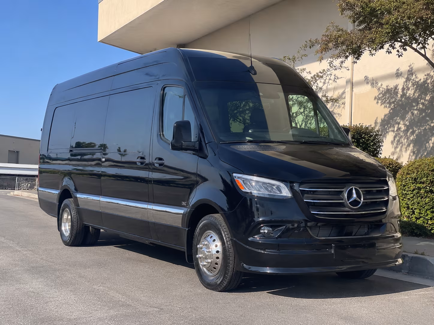 San Diego Airport Shuttle & Transportation party bus exterior
